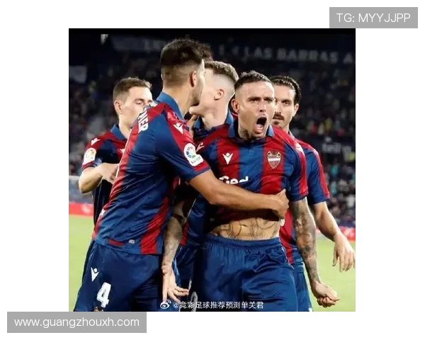 莱万特客场绝杀逆转逃离降级区 球迷深夜接机上演夺冠式狂欢